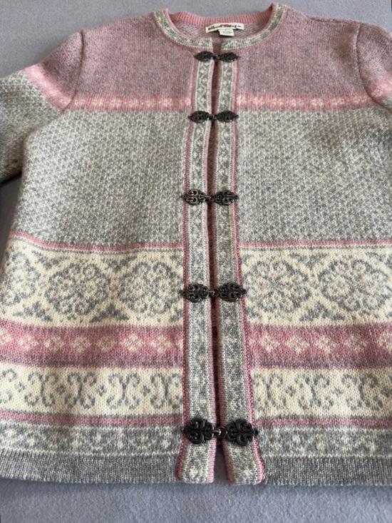Beautiful Pink & Cream Nordic-Style Wool Cardigan with clasp detail - Picture 2 of 10